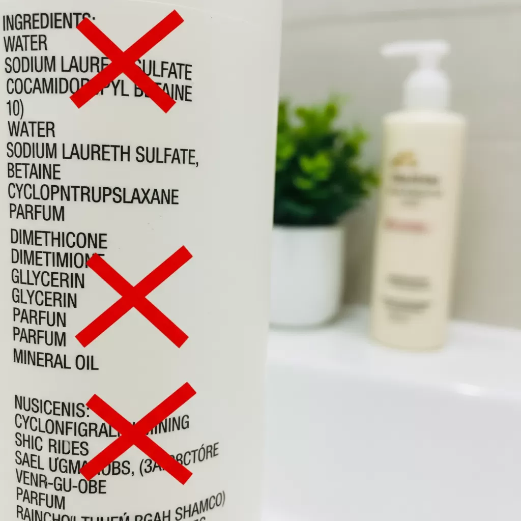 gemini_image_1771861992-1 Hãy cẩn trọng với các thành phần gốc Silicone và dầu khoáng khi chọn dầu gội cho tóc dầu