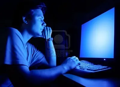 Ánh sáng xanh không chỉ hại mắt mà còn gây oxy hóa nang tóc mạnh mẽ