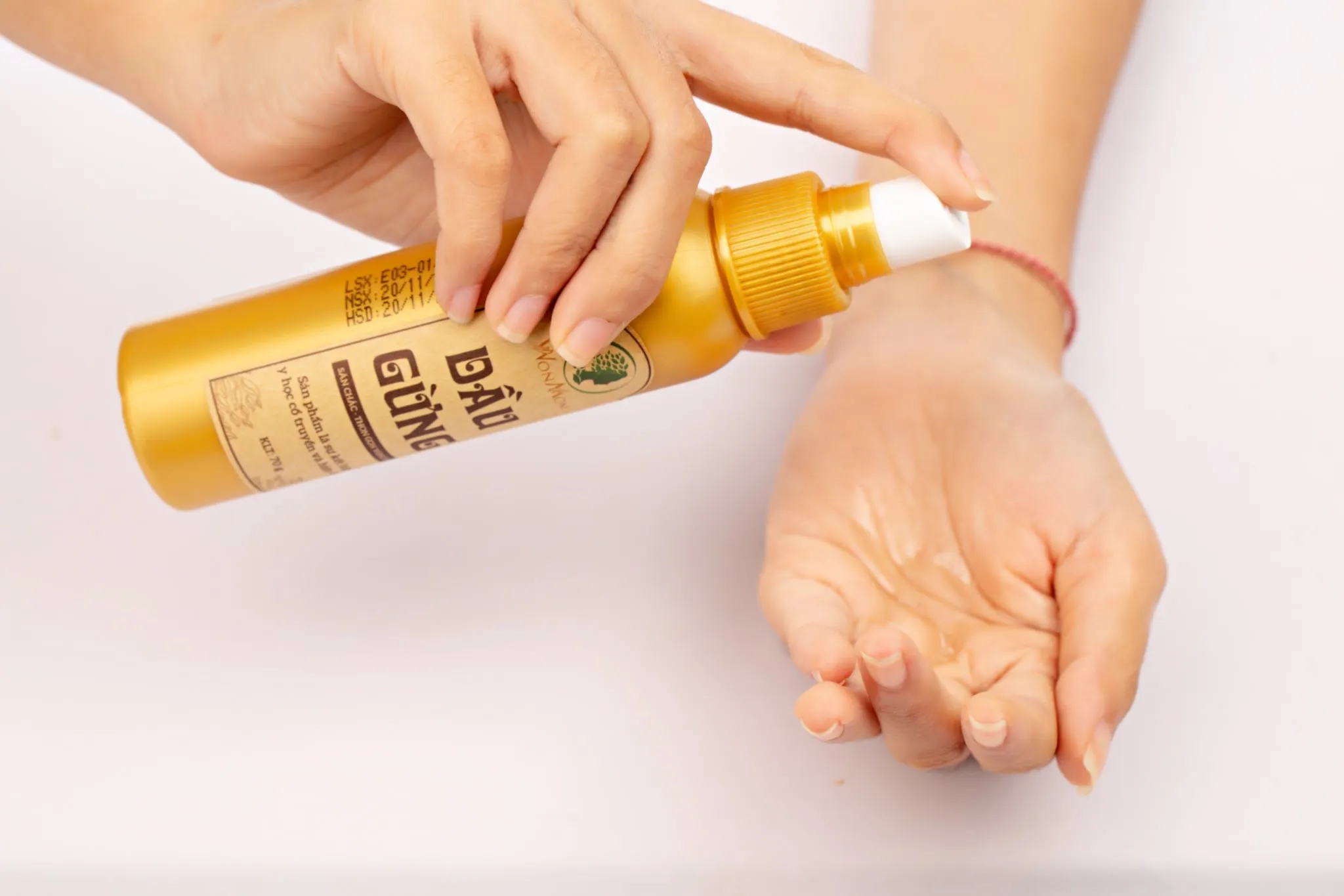 Sử dụng tinh dầu gừng đen nano để giảm căng thẳng và giữ ấm vùng cổ vai gáy
