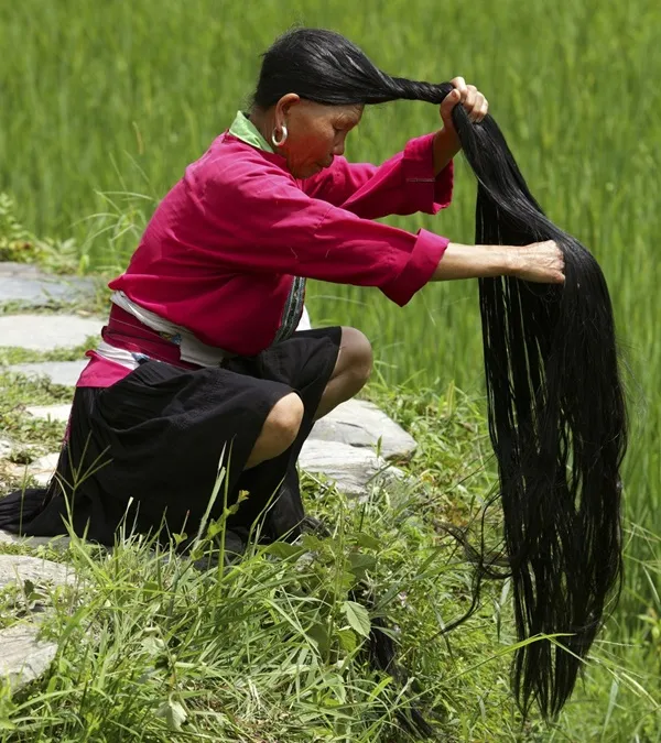 bi-quyet-duong-suoi-toc-dai-sieu-muot-cua-nguoi-dao-do-1 Quy trình gội đầu tỉ mỉ kết hợp massage giúp tóc hấp thụ tối đa dưỡng chất