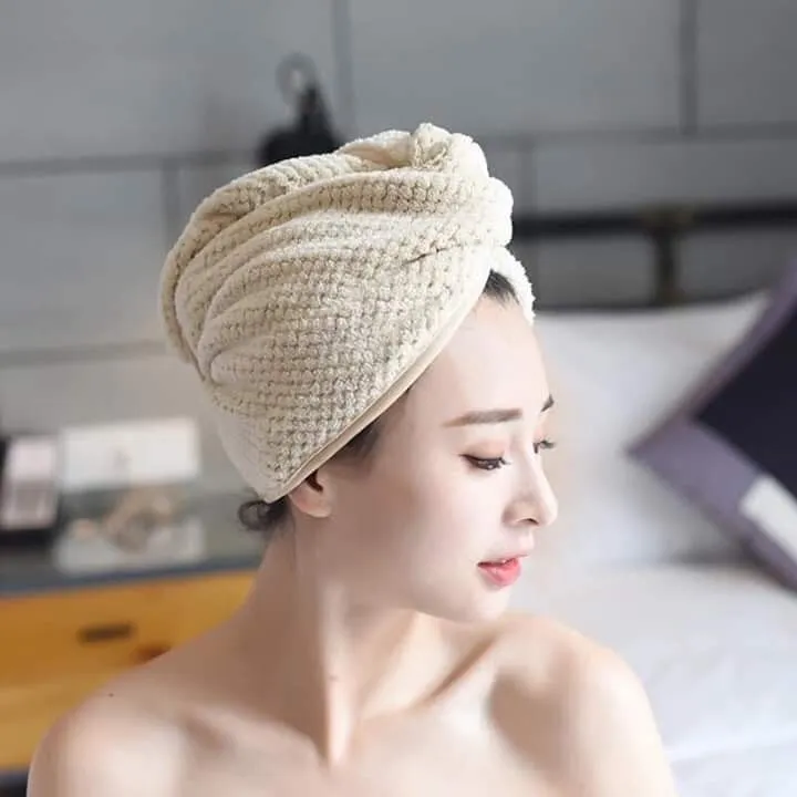 Ủ tóc bằng khăn ấm là bí quyết giúp collagen thẩm thấu sâu vào lõi tóc