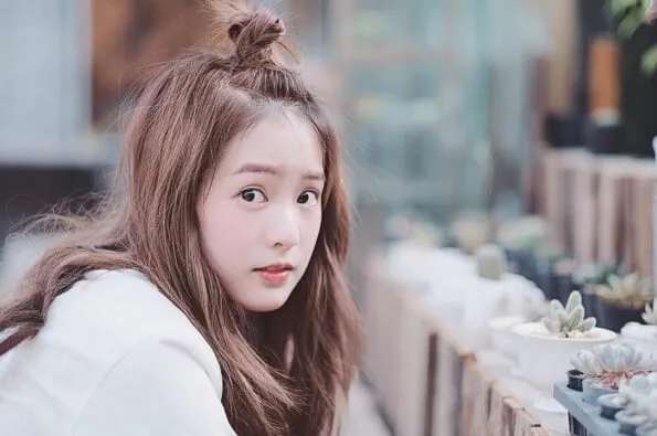 Tóc con mọc lỉa chỉa làm mất đi độ mượt mà và sang trọng của kiểu tóc