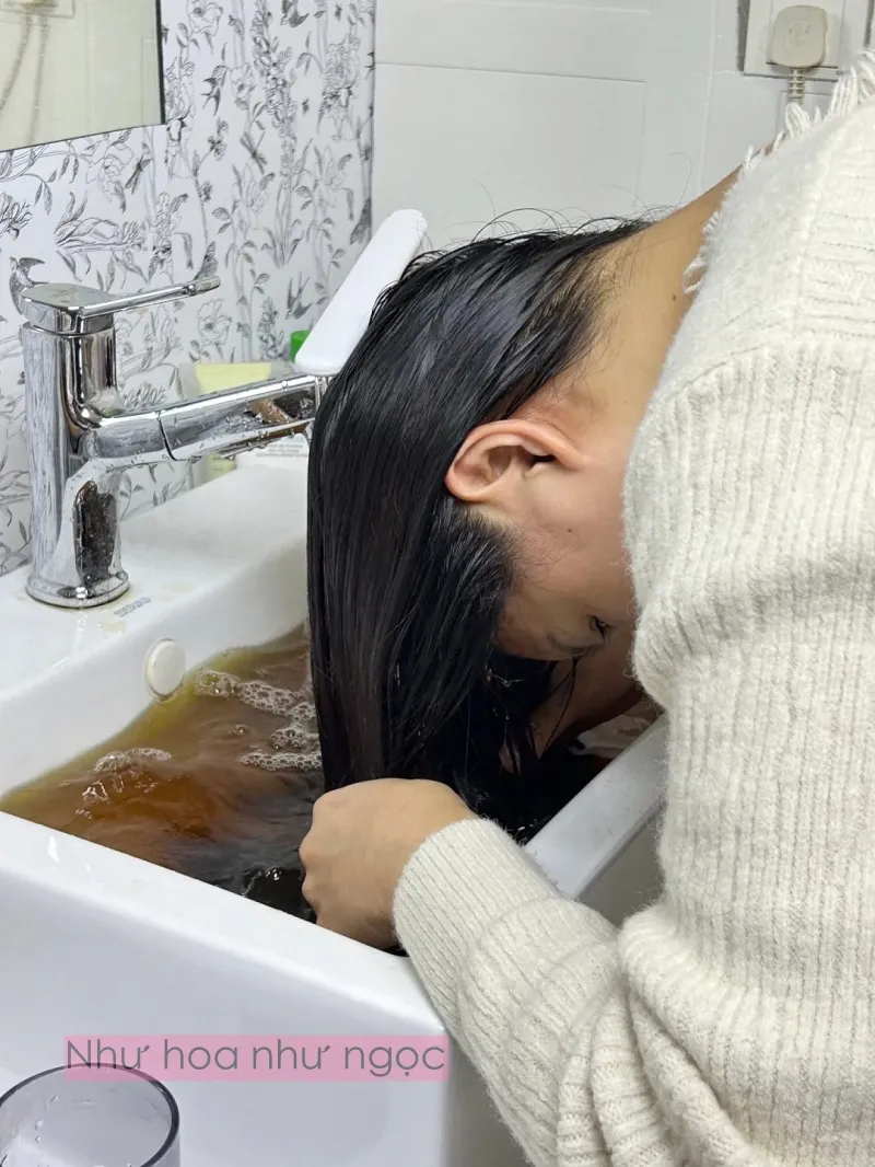 Gội riêng phần mái là phương pháp làm sạch triệt để và nhanh chóng
