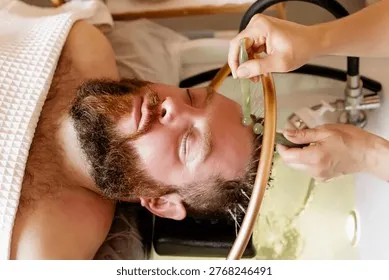 jade-roller-head-massage-on-260nw-2768246491 Massage da đầu với nước thảo dược giúp tăng cường lưu thông máu và kích thích mọc tóc hiệu quả