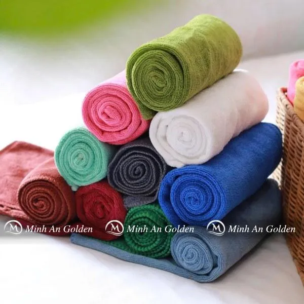 Lựa chọn chất liệu khăn phù hợp giúp bảo vệ sợi tóc và duy trì nhiệt độ ổn định