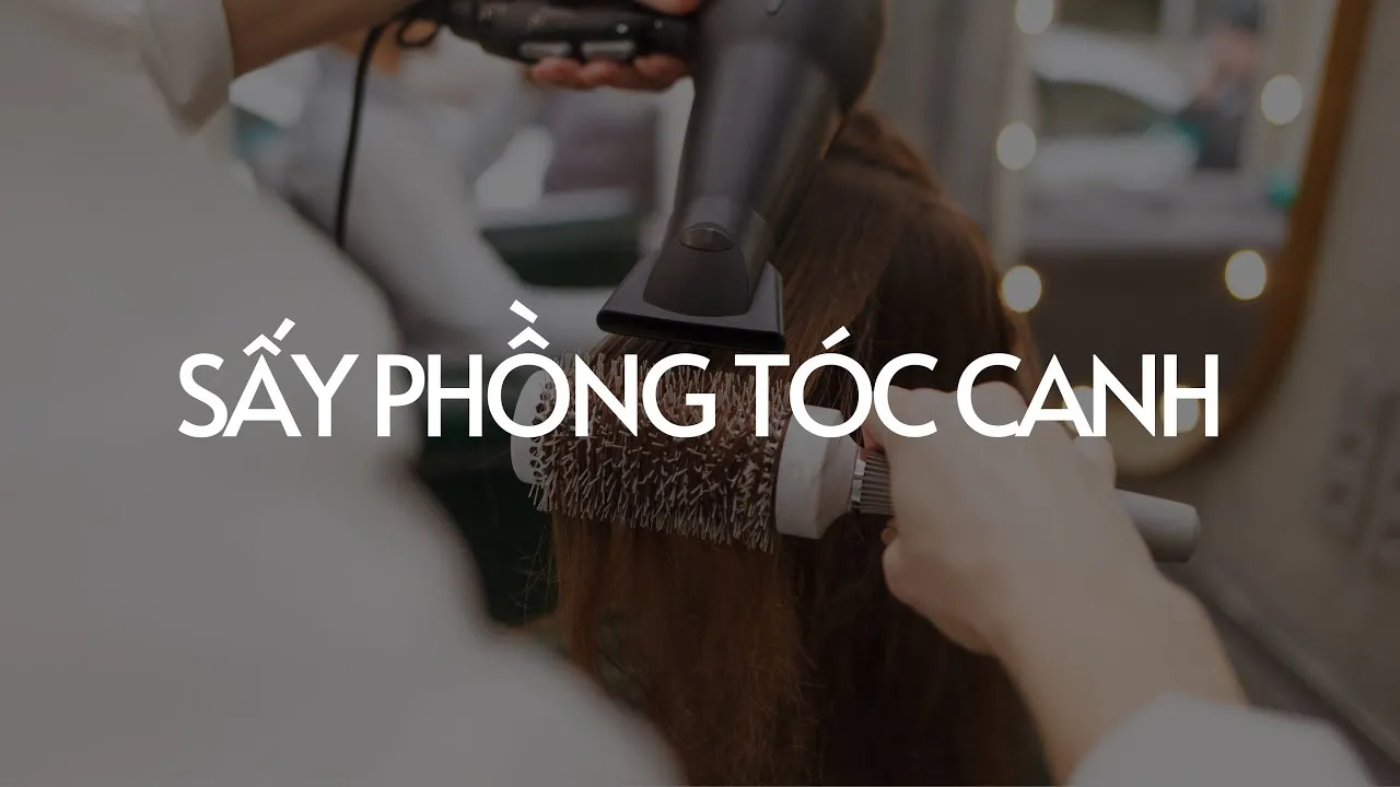 Sử dụng lược tròn kết hợp máy sấy là chìa khóa để tạo độ cong hoàn hảo cho tóc Layer