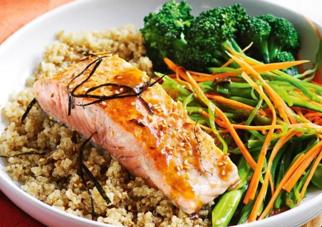 mc3b3n20ngon20ve1bb9bi20cc3a120he1bb93i20cho20ngc6b0e1bb9di20eatclean2028429 Dinh dưỡng đóng vai trò then chốt trong việc phục hồi mái tóc từ bên trong