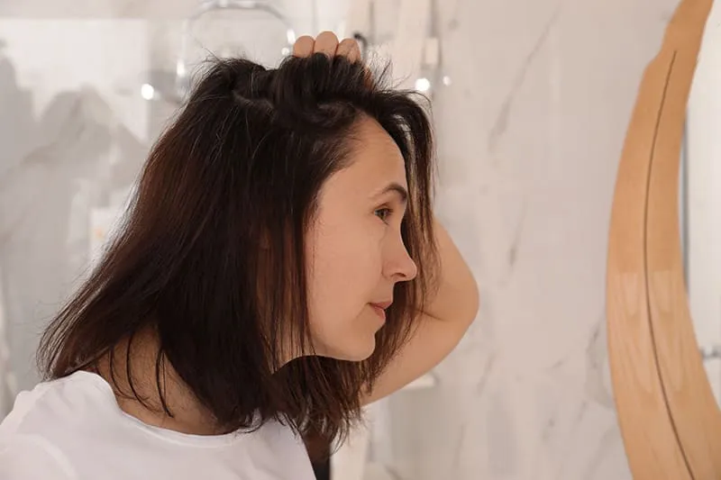 roi-loan-noi-tiet-to-la-nguyen-nhan-gay-mat-ngu-rung-toc-1 Mất ngủ kéo dài là một trong những nguyên nhân hàng đầu dẫn đến tình trạng rụng tóc nghiêm trọng