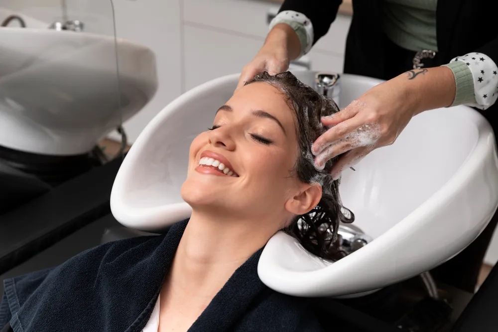 Quy trình thoa tinh chất và massage da đầu đúng cách tại nhà