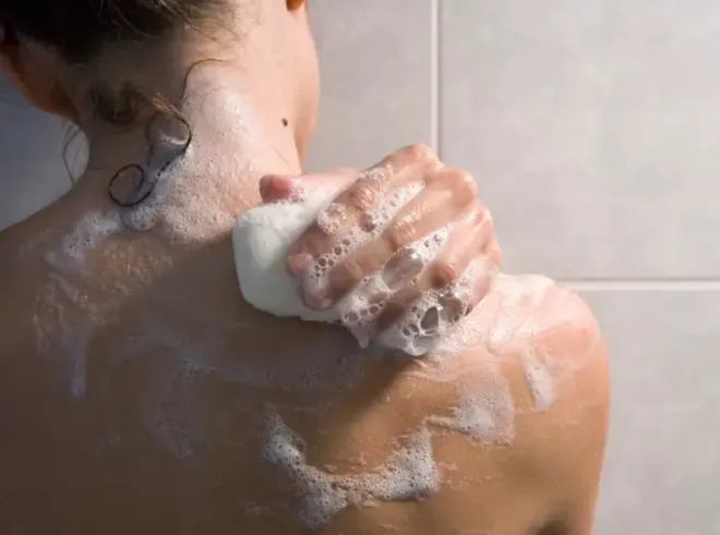 Thói quen gội đầu sai cách có thể làm trầm trọng thêm tình trạng dầu nhờn