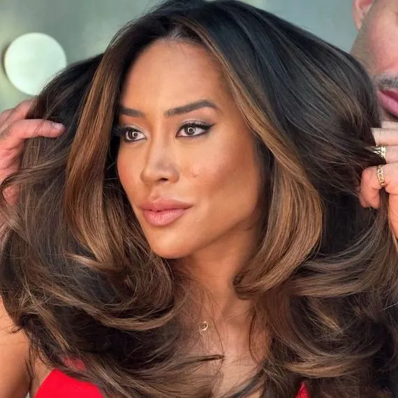 Kết thúc bằng luồng gió lạnh là bí quyết cho mái tóc bóng mượt chuẩn salon